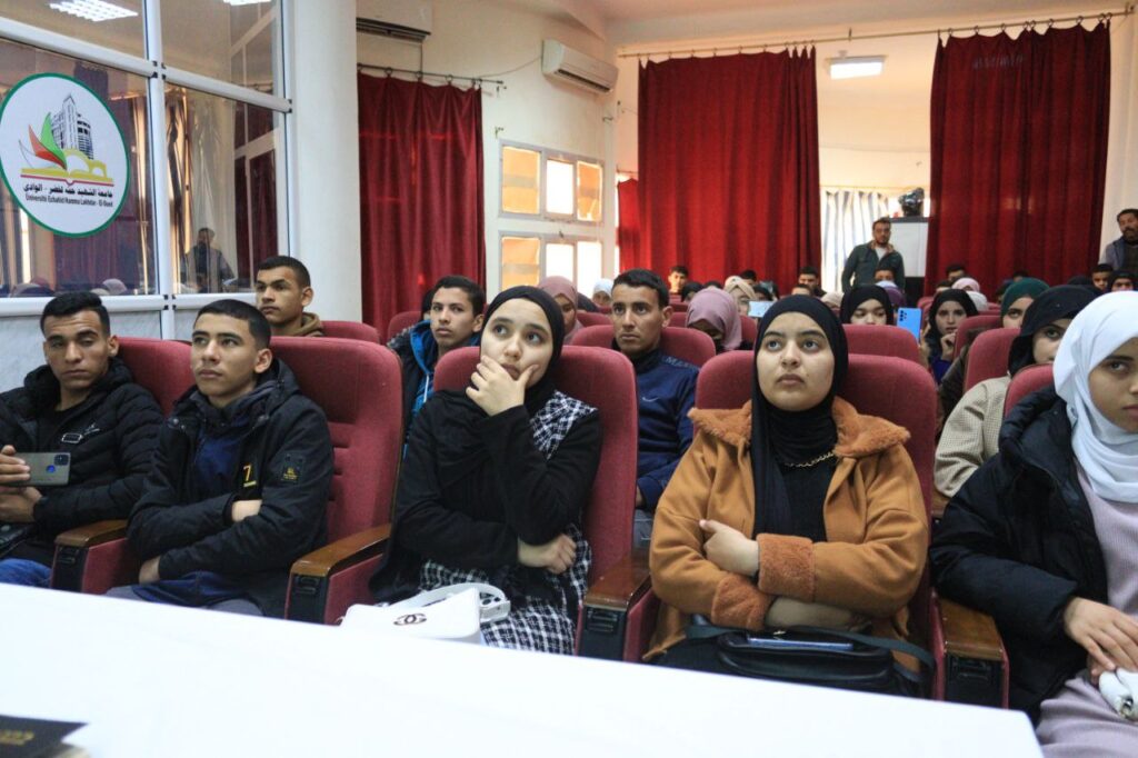 Students  of secondary school Explore the Uses of Artificial Intelligence at El Oued University