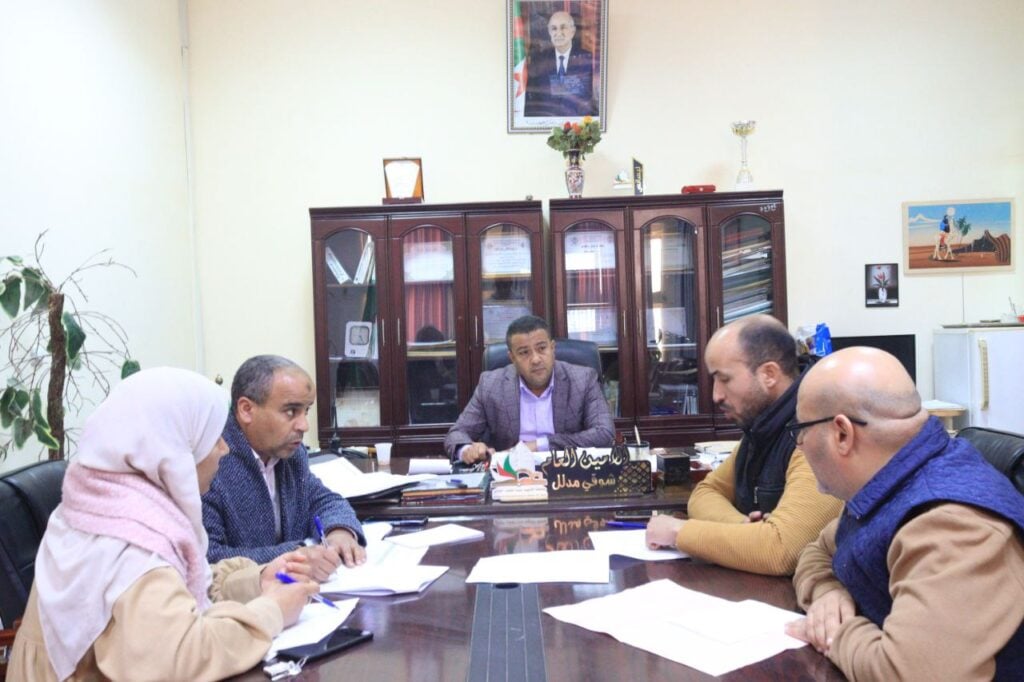The Secretary-General of the University oversees working sessions on human resources for the faculties.